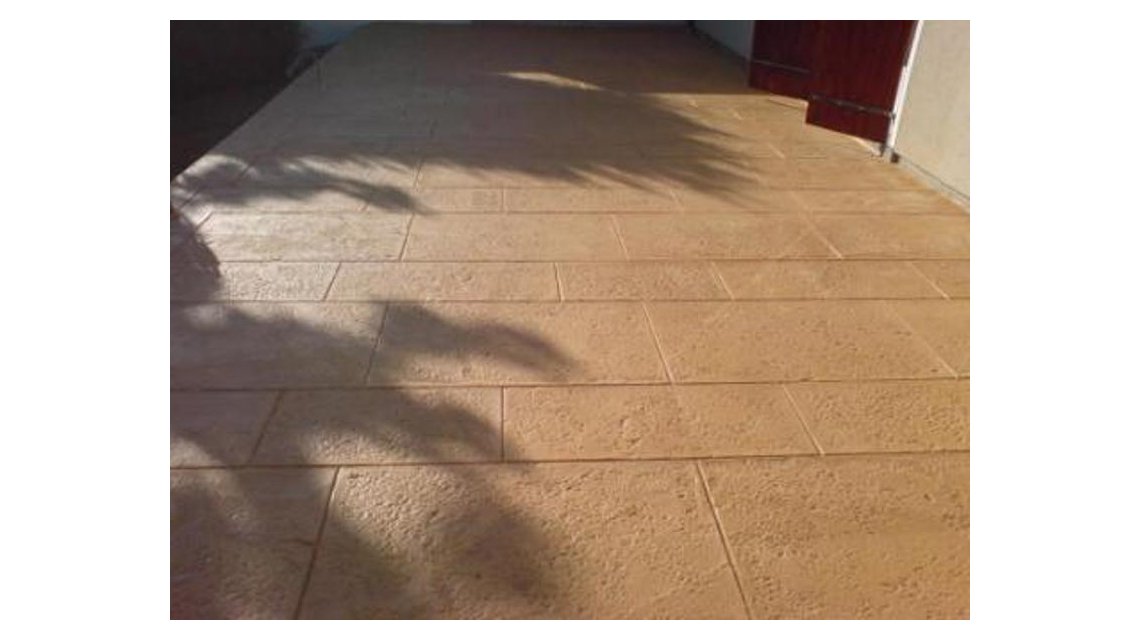 Béton empreinte  <p>terrasse en micro chape imitation pierre de bourgogne</p>