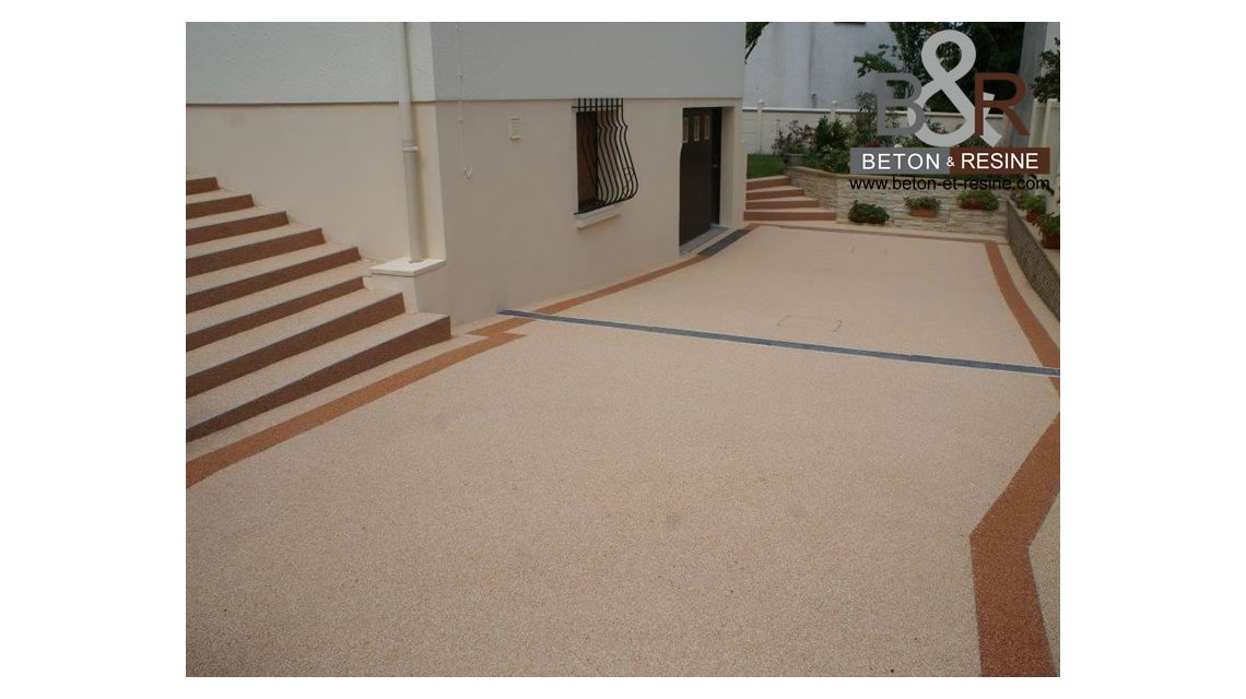 descente de garage en tapis de pierre  