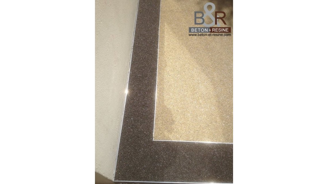 détail de bordure en tapis de pierre  