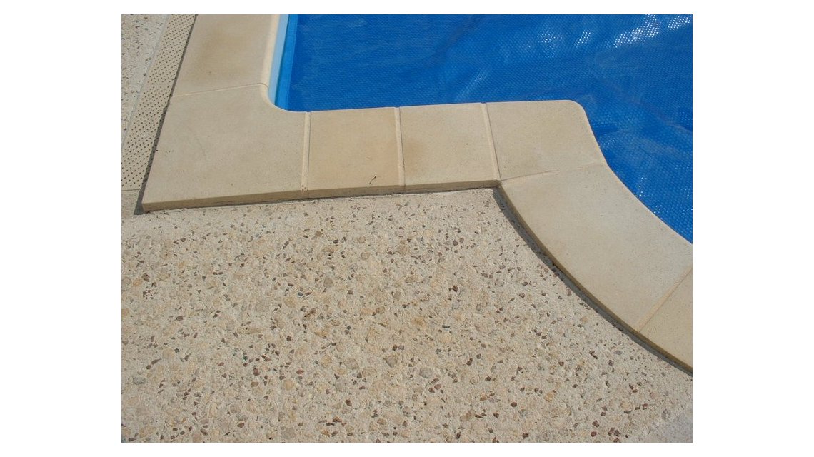 béton bouchardé  <p>détail</p>