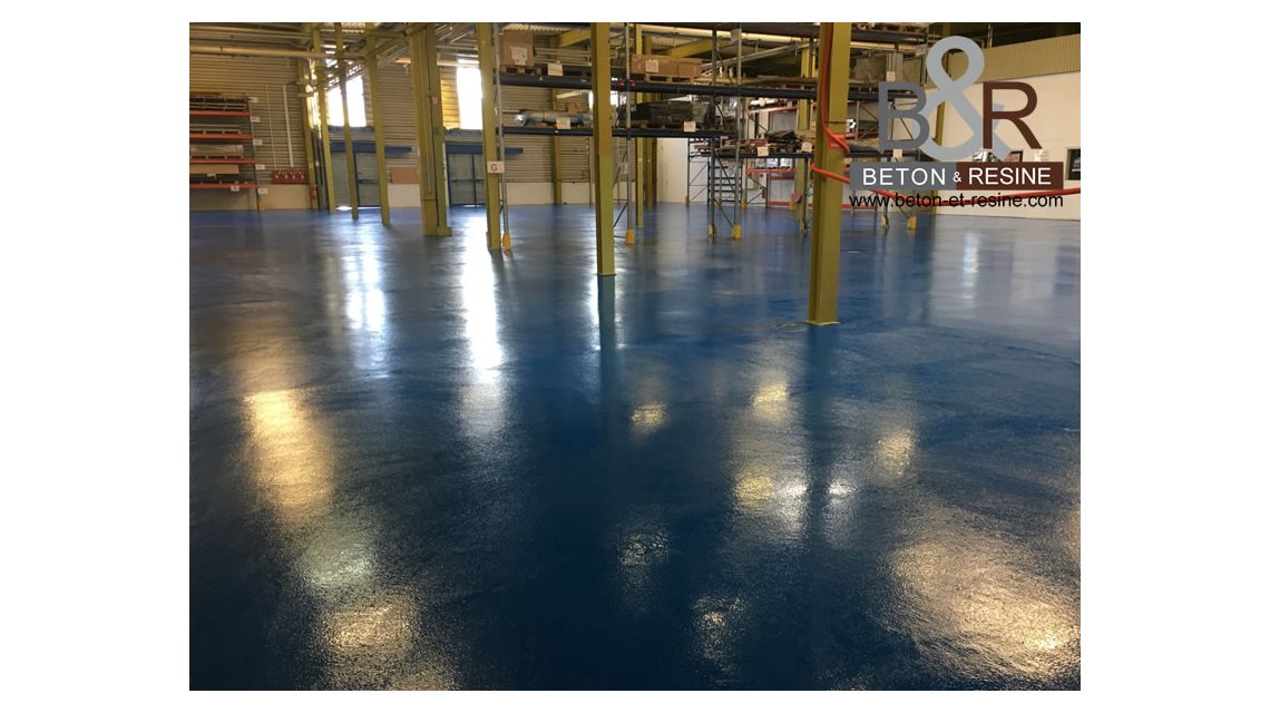 Chantier réalisé dans un atelier sur une très grande surface : 1400 m2 à Nanterre (92). Nous avons appliqué une résine époxy antidérapante.  