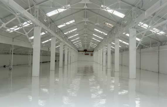 Application d'une résine époxy dans un entrepôt