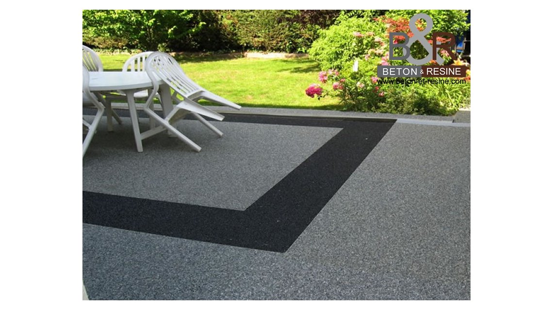 terrasse 2 couleurs en tapis de pierre  