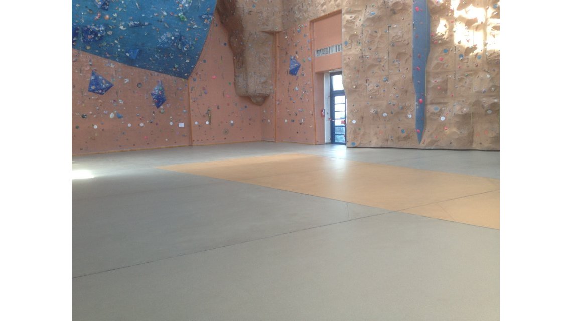 Salle d'escalade en résine quartzée  