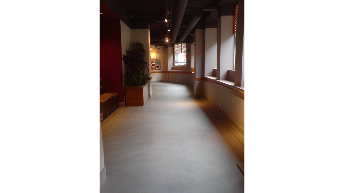 béton ciré  <p>starbuck rue rivoli</p>