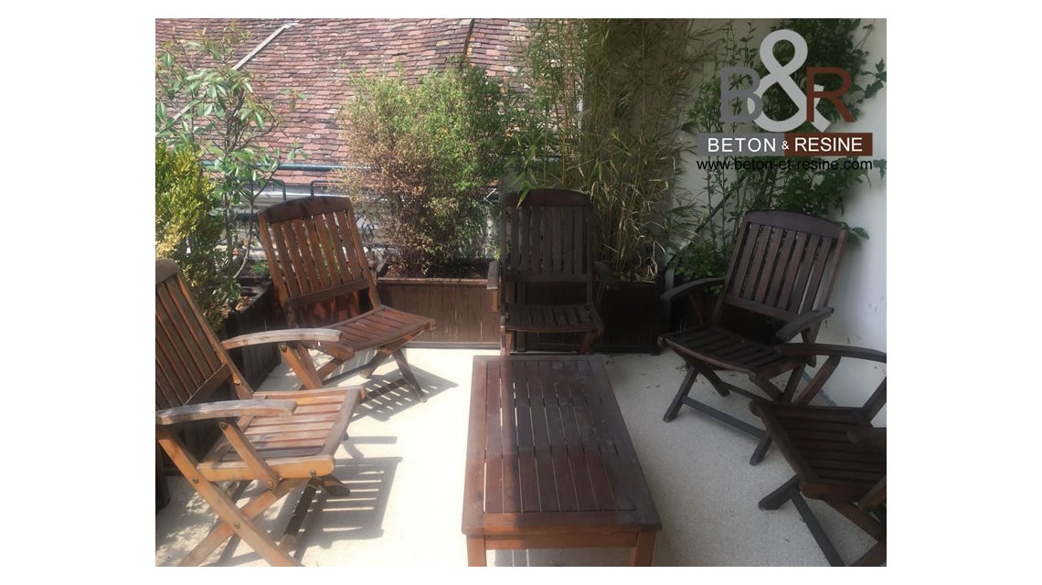 Chantier réalisé pour un particulier à Chennevières-sur-Marne (94). Mise en situation d'un réaménagement d'une terrasse suite à l'application d'un tapis de marbre.  