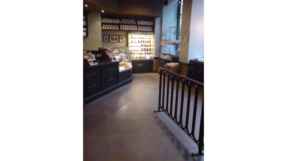béton ciré  <p>starbuck coffee en béton ciré</p>
