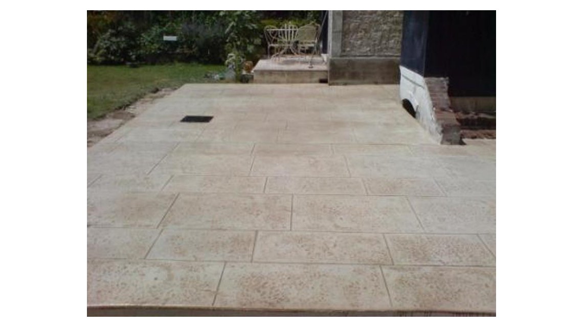 Béton empreinte  <p>terrasse en imitation pierre de bourgogne</p>