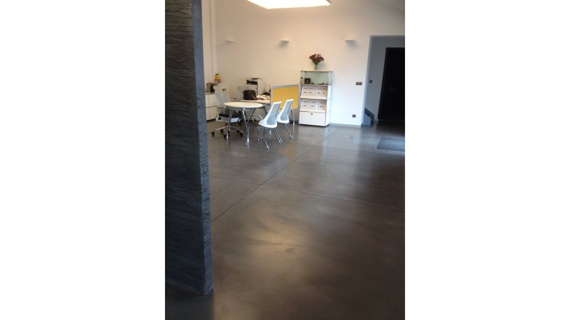 béton ciré  <p>Bureau en béton ciré</p>