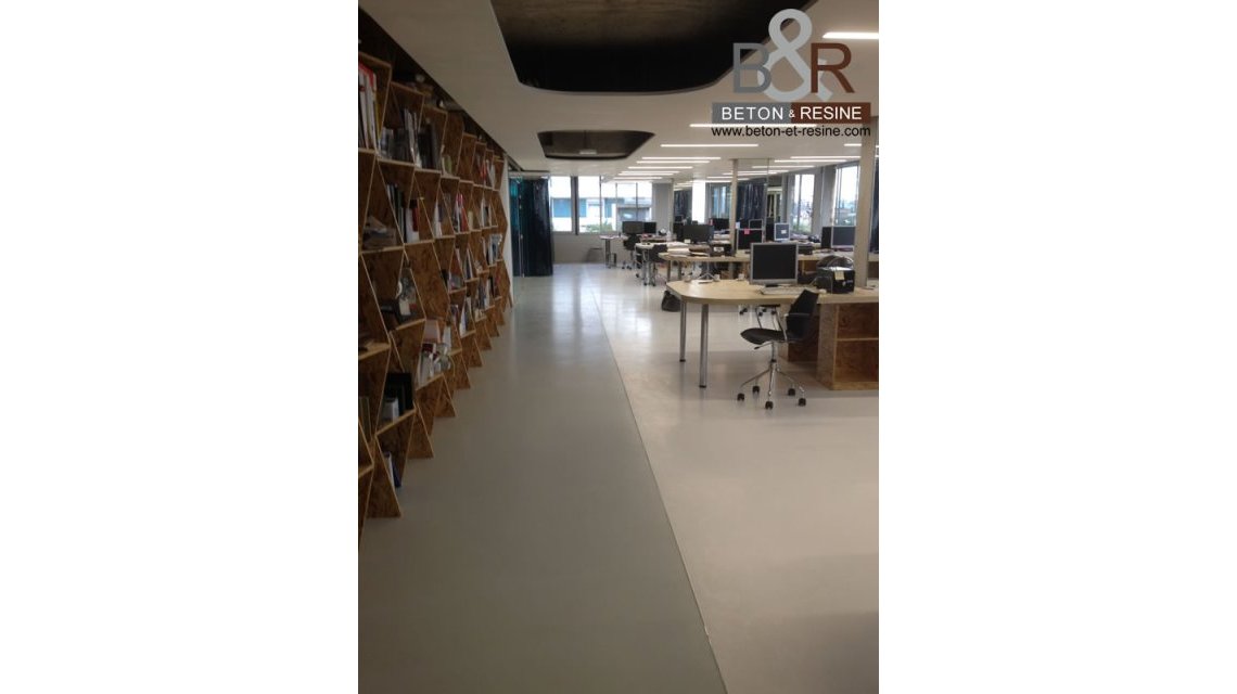 bureau d'architecte en résine autolissante  