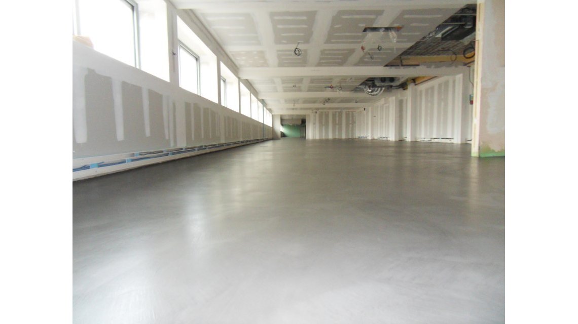 béton ciré  <p>Open space Michelin</p>