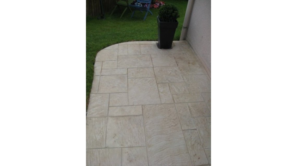 Béton empreinte  <p>détail d’une allée</p>