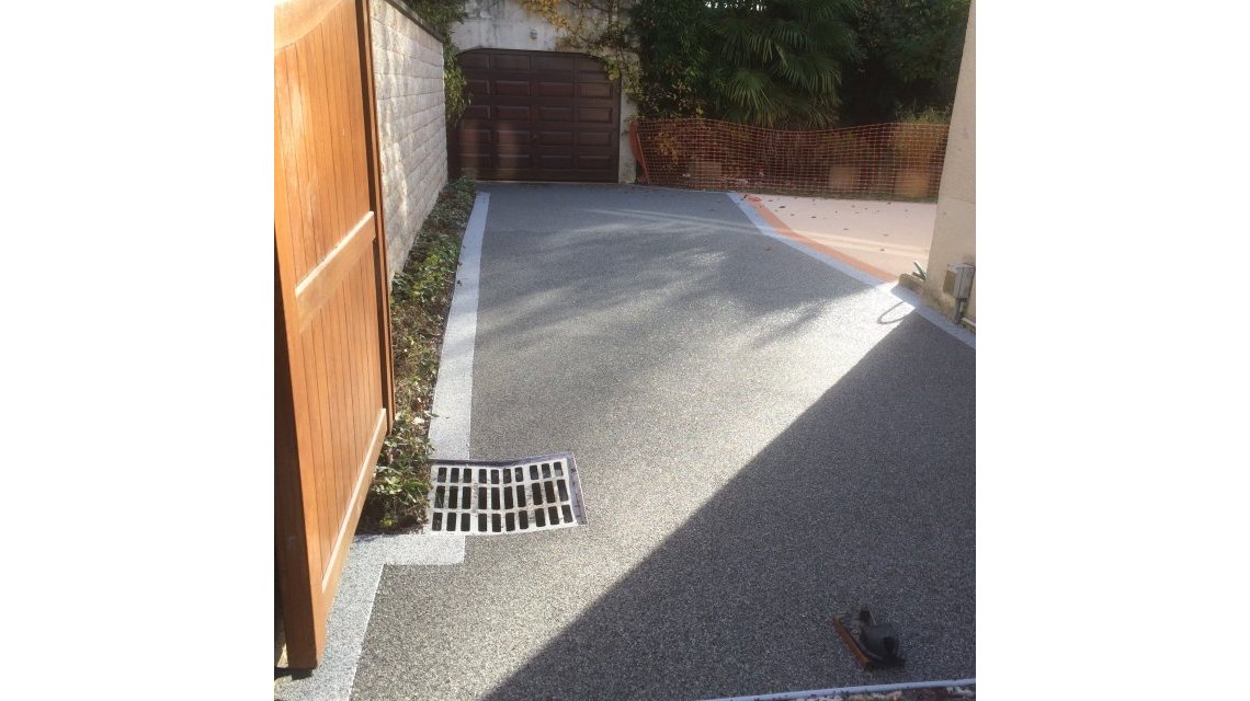 tapis de pierre  <p>allée de garage</p>