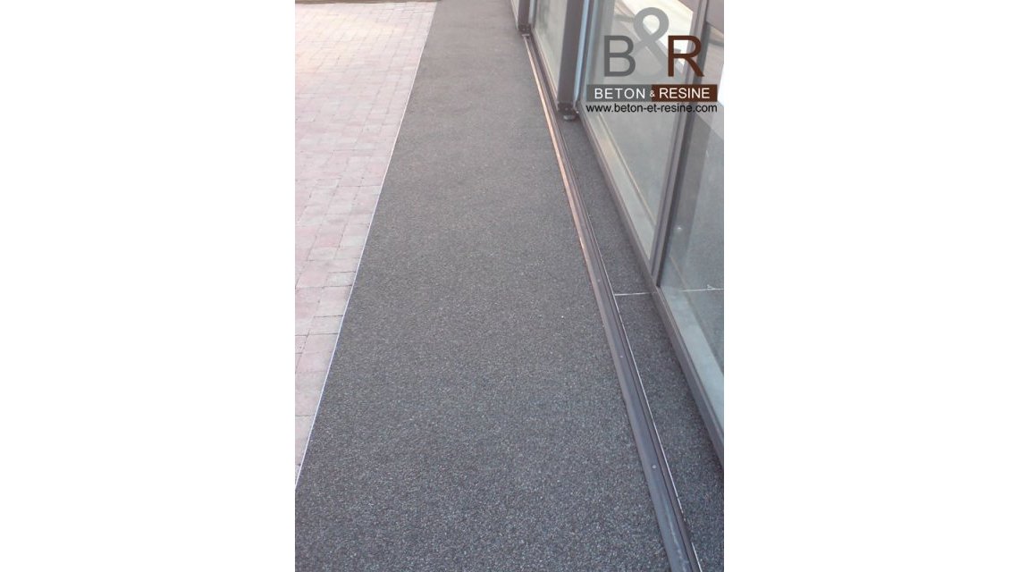 allée en tapis de pierre  