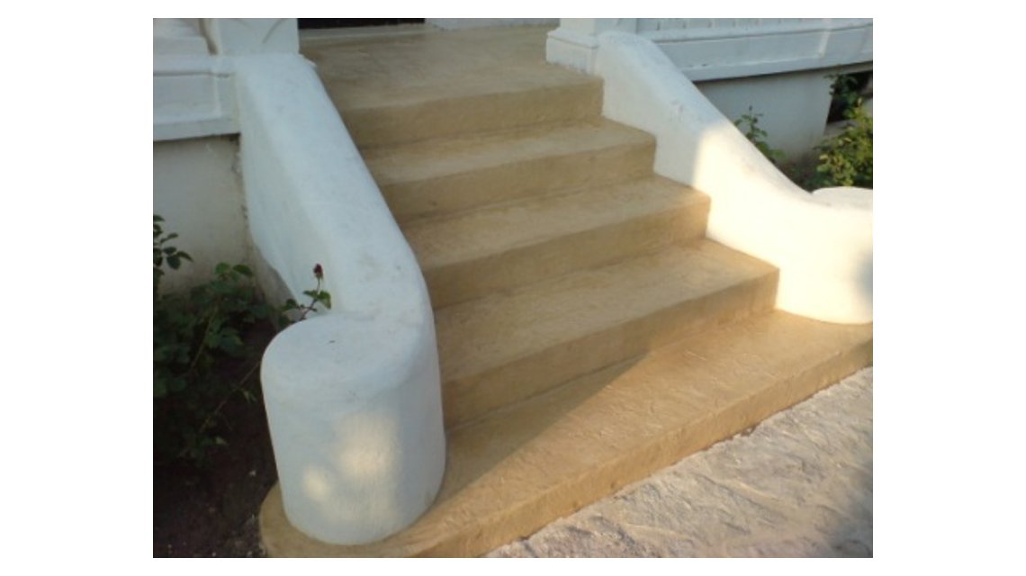 Béton empreinte  <p>imitation de la roche sur escalier + perron</p>